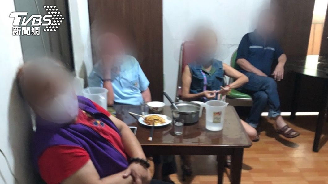 正港「阿公店」無視禁令群聚飲酒 警逮5人均年齡近70