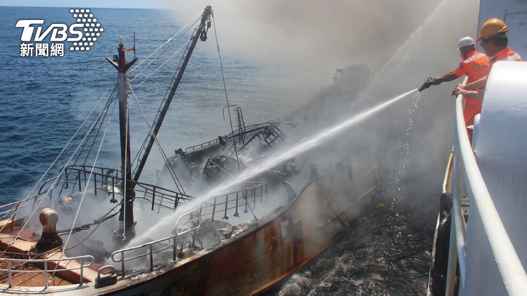 金瑞益21號漁船暗夜氣爆失火 偉星艦急滅火救援