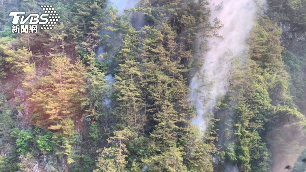 山區降雨馬崙山火勢獲控制 延燒面積5.4公頃