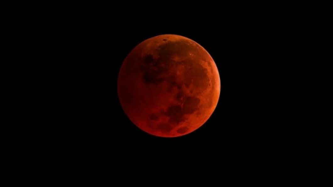 26日即將出現的天文景象「血月」,印度神童認為這是開始翻轉的好預兆。(圖/翻攝自 NASA官網)