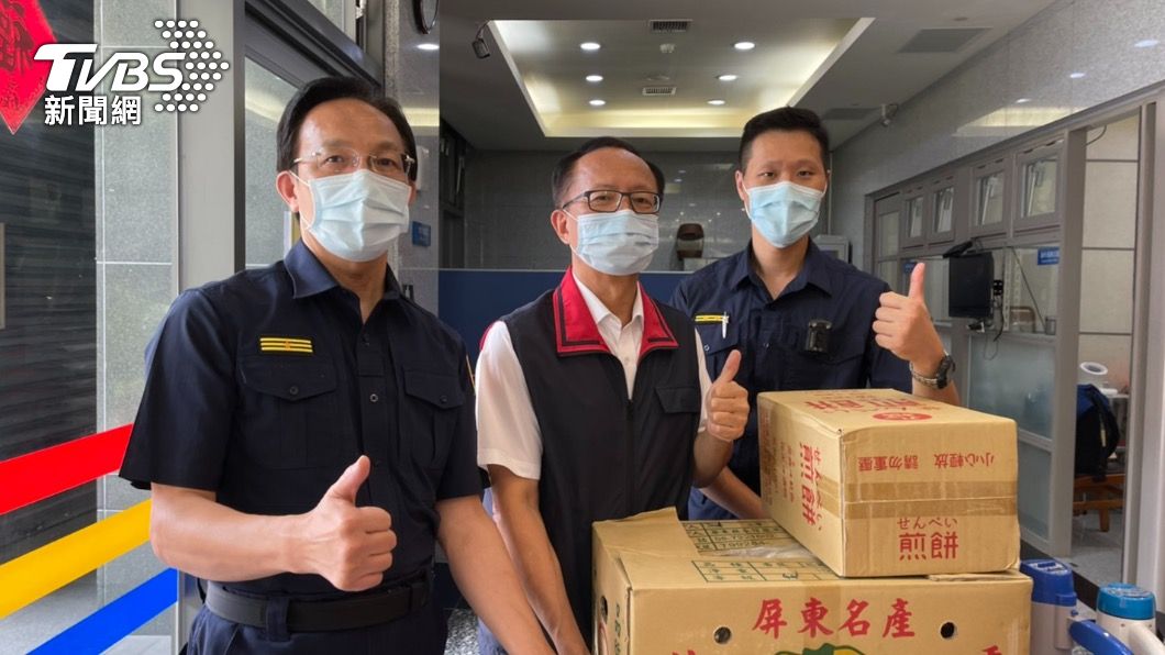 台北市警察局局長到場慰問。(圖/TVBS)