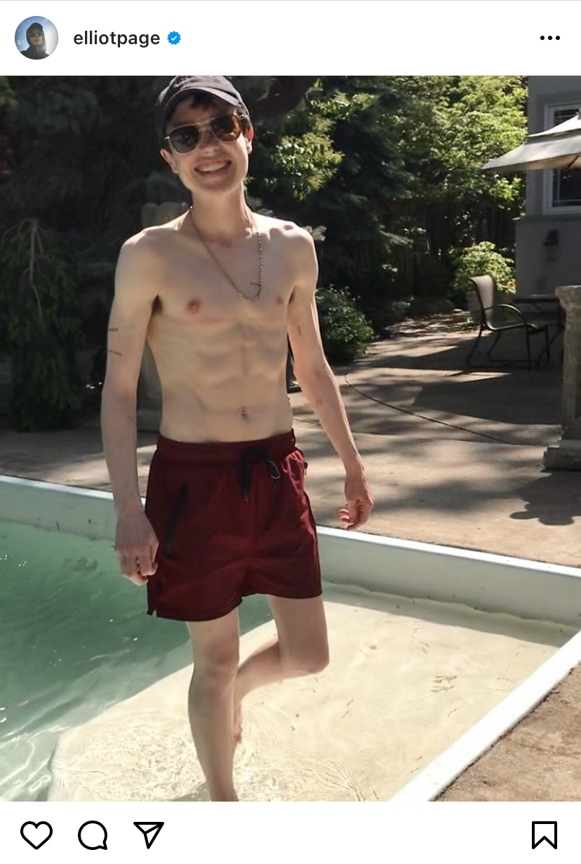 艾略特佩姬在Instagram上公開半裸泳褲照,大秀結實腹肌。(圖/翻攝自Elliot Page推特@TheElliotPage)