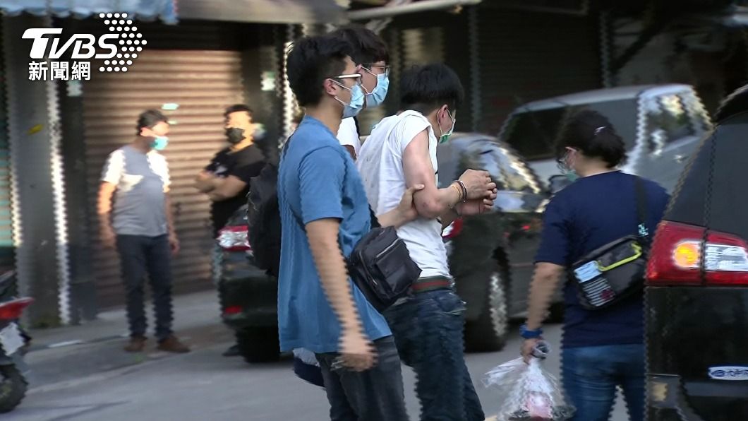 警方成功圍捕犯嫌。（圖／TVBS）