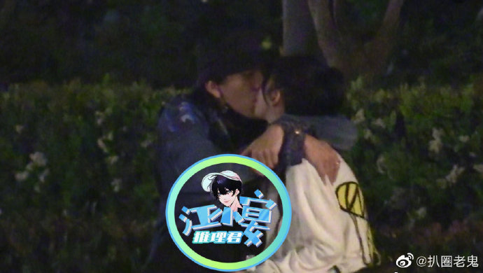 王大陸將女方口罩摘下後展開熱吻。（圖／翻攝自扒圈老鬼微博）
