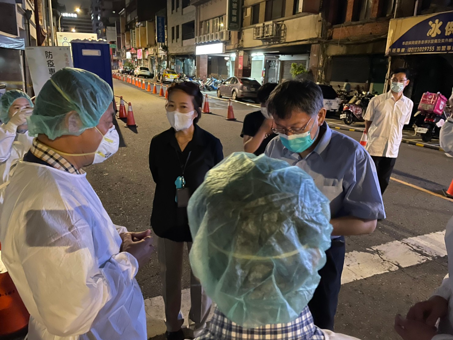 黃珊珊說第一線人員等不到八月才有疫苗。(圖/翻攝黃珊珊臉書)