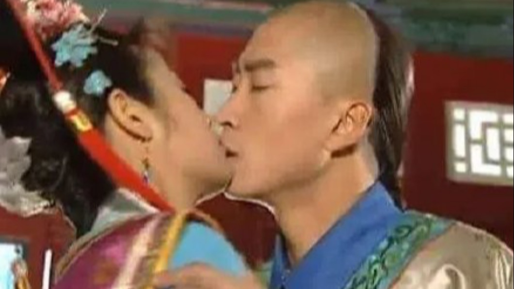 林心如曾在談話節目上討論某齣戲的吻戲讓她感到不舒服。(圖/翻攝自微博)