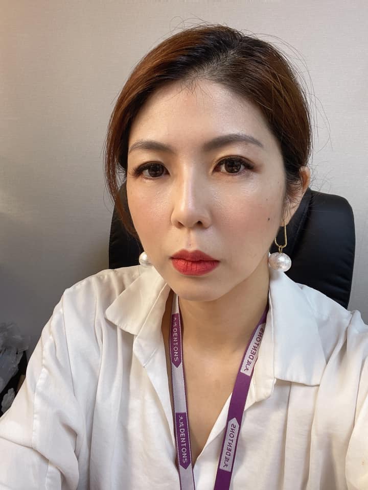 李怡貞現在除了分流上班、採購必要物資,其餘時間都待在家。(圖/翻攝自女人大律師李怡貞臉