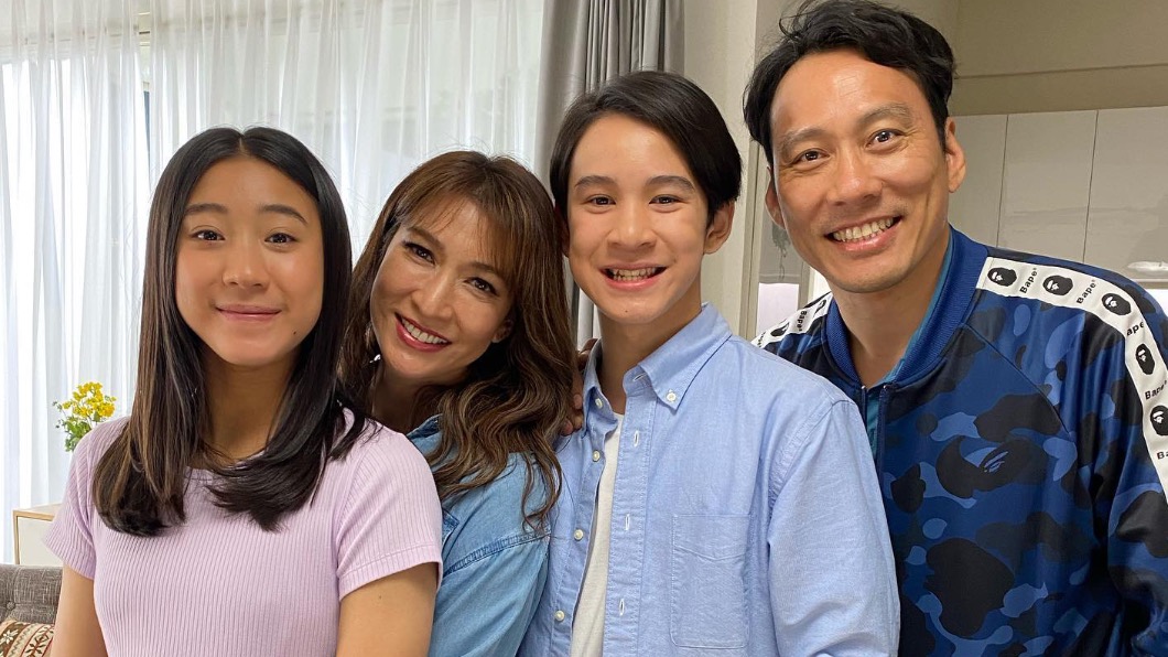 李詠嫻透露徹底防護，戴了2層口罩、眼鏡、面罩和帽子才出門。（圖／翻攝自李詠嫻 Jackie Lee臉書）