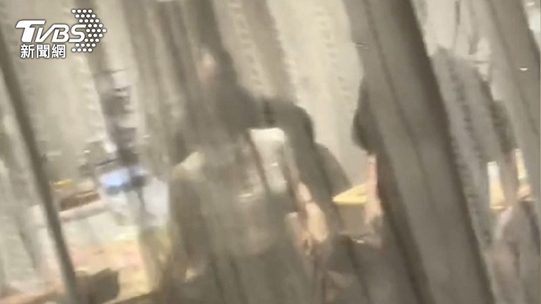疫情升溫美容店歇業9人聚會打牌 台中警移送裁罰