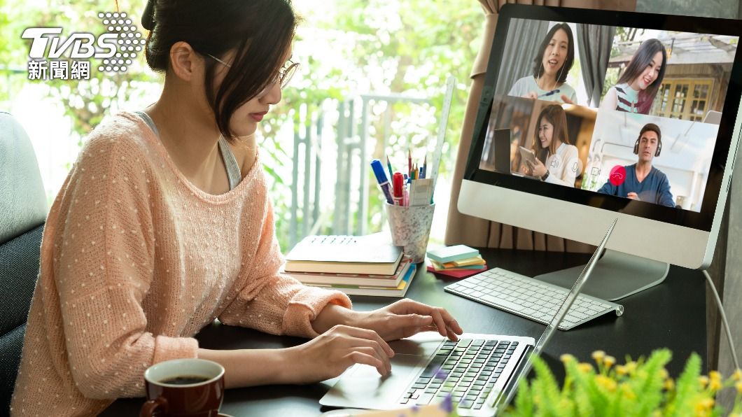 受疫情影響,居家辦公成為許多人的上班方式。(圖/shutterstock達志影像)