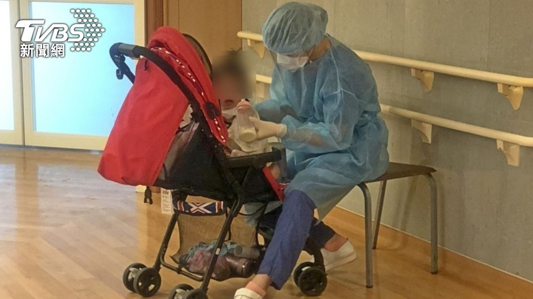 暖心!不捨解隔離小奶娃等家人 護理師充當保姆