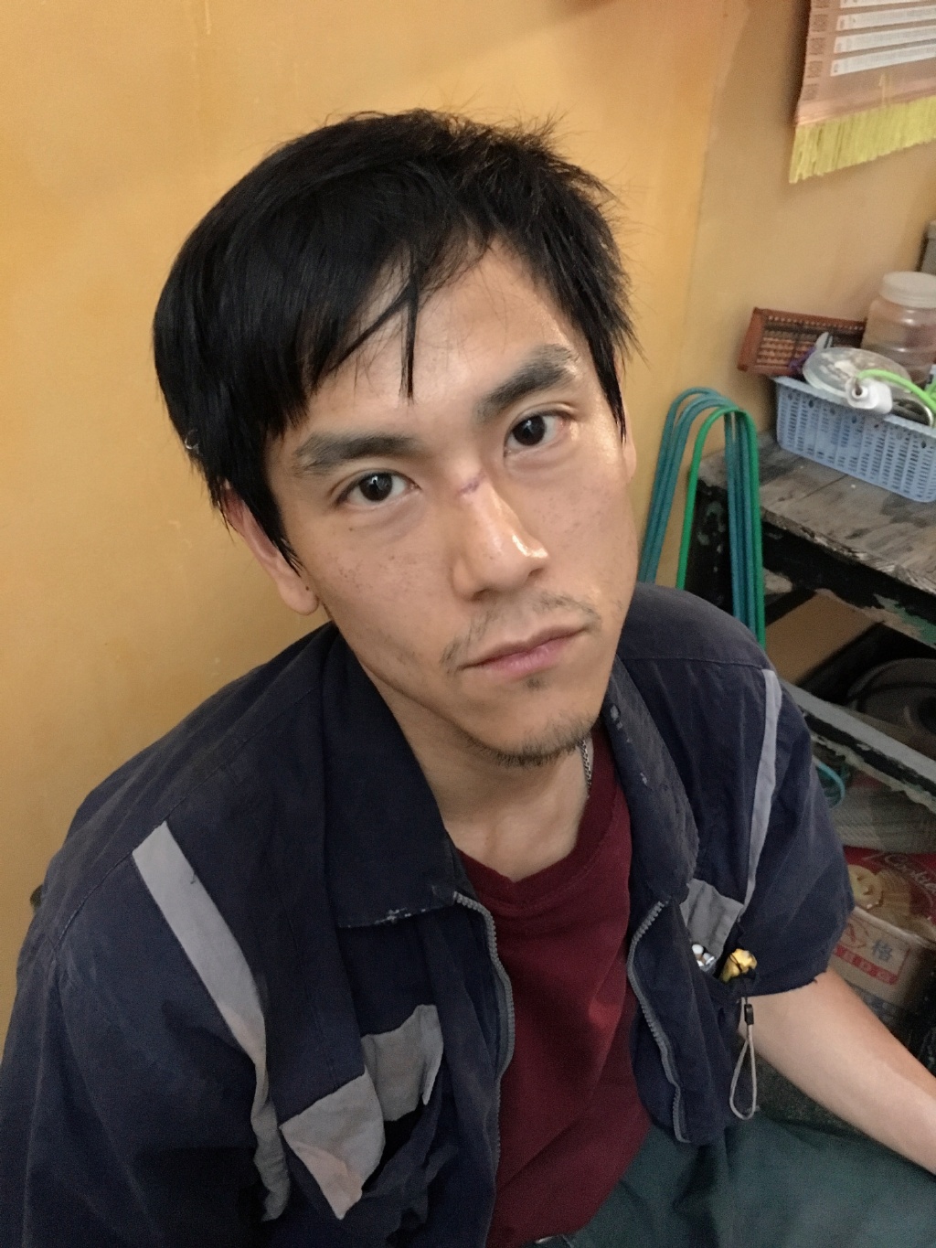彭于晏雙頰凹陷相當憔悴。（圖／翻攝自彭于晏工作室微博）