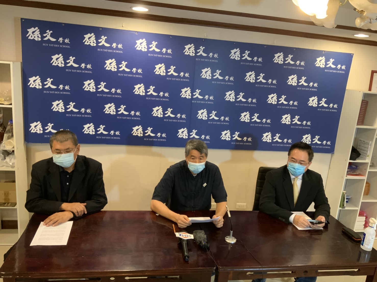 張亞中獲陸捐贈　500萬劑BNT、500萬劑國藥疫苗