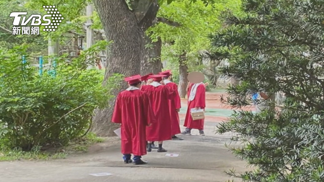 奎山中學不甩防疫辦實體畢典 教育局開罰72萬元
