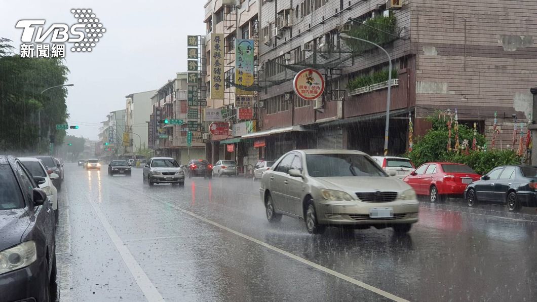 週六起來雨勢繼續增大。(圖/TVBS資料畫面)