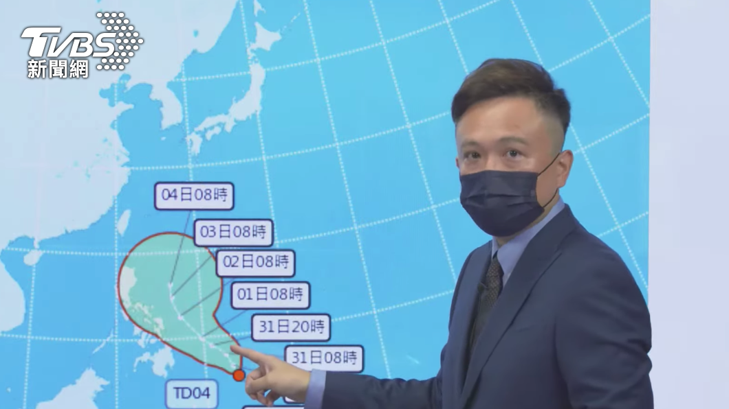 林秉煜說明熱帶低壓發展情況。(圖/TVBS)