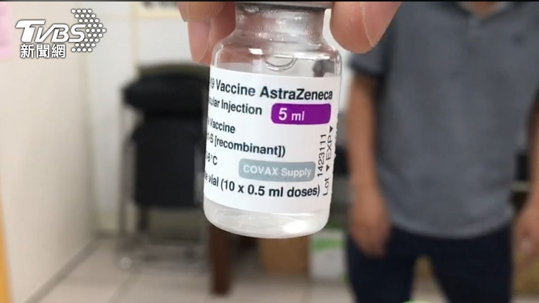 也有醫護人員吐苦水,被要求連休2日才能打疫苗,但人力吃緊狀況下根本不可能。(圖/TVBS)