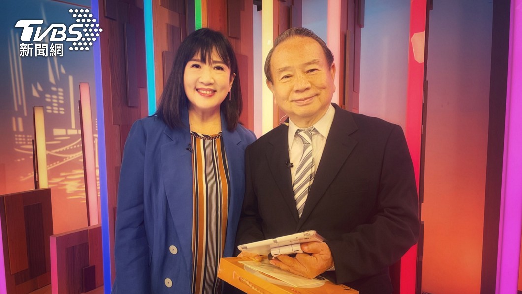 方念華和任立渝合影。(圖/TVBS)