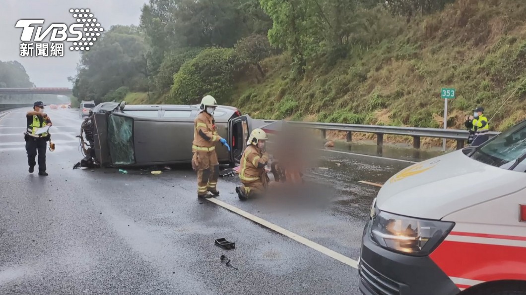 變換車道或者切換方向操作不當也是A1事故主因之一。(圖片來源/ TVBS)