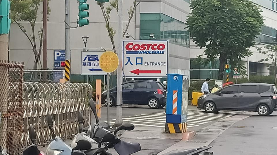 好市多北投店湧入車潮。（圖／翻攝自台北之北投幫Facebook）