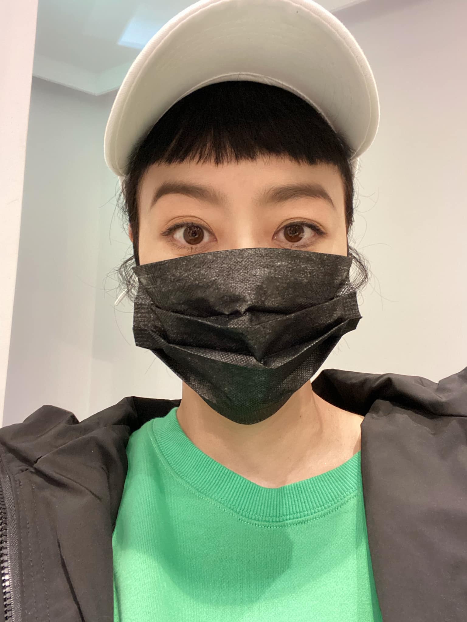 唐玲再次向為她切除腫瘤的醫師道謝。（圖／翻攝自唐玲臉書）