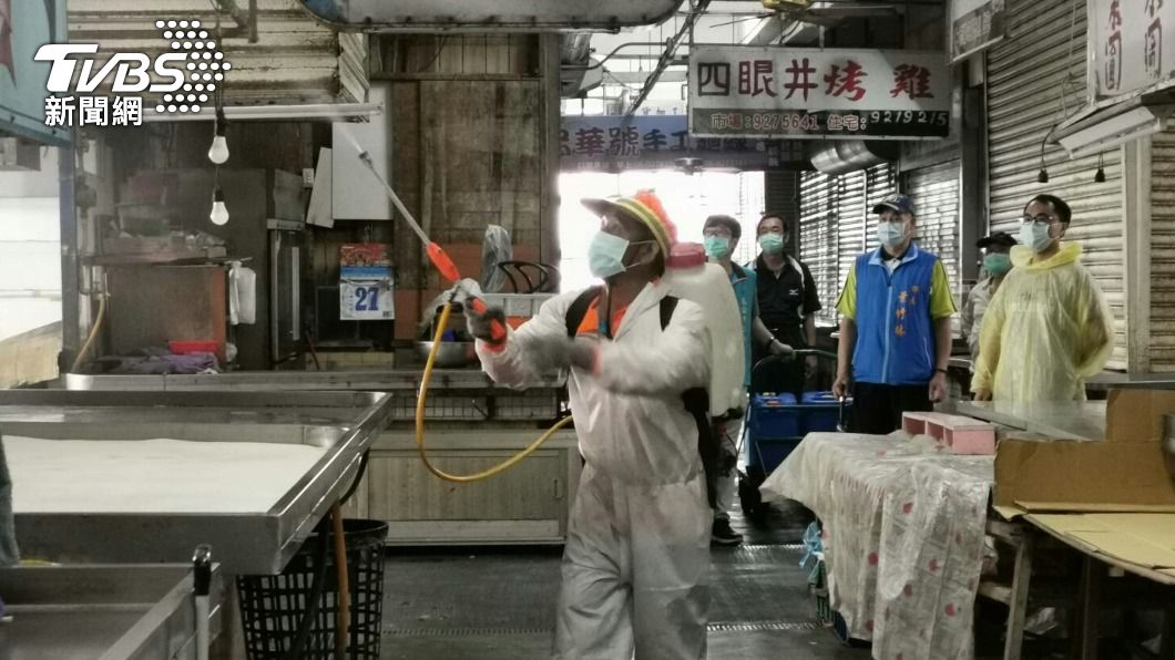 馬公北辰市場中午結束營業後,市公所都會進行全面清消工作。(圖/中央社)