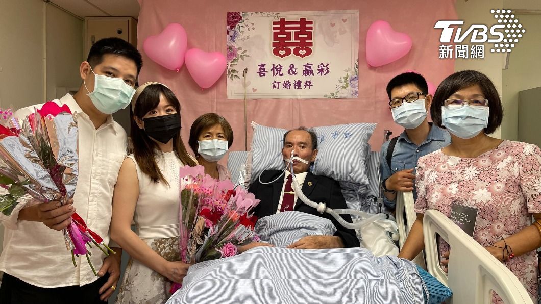女兒加護病房訂婚 漸凍父「眼神拼字」:心中有愛要包容