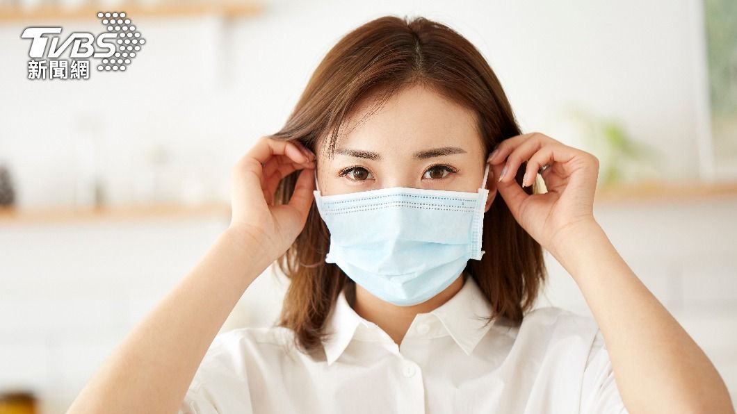 網傳口罩摺痕向上「易藏細菌」 專家來解答