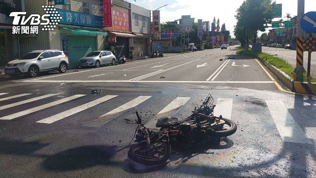 宜蘭礁溪2車相撞 機車起火老翁送醫急救不治