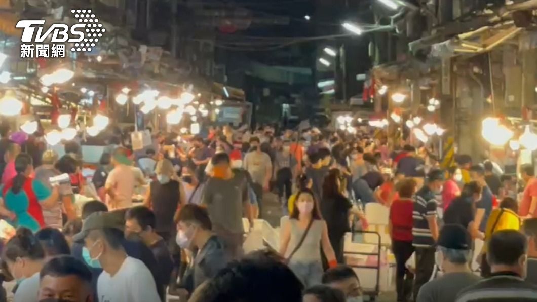 崁仔頂市場還是人擠人　林右昌：與自治會研議將畫線做間隔