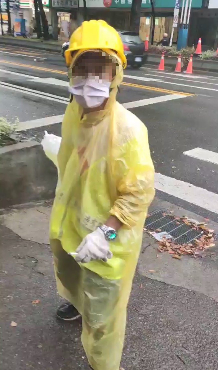 勸阻抽菸反被追打。(圖/當事人提供)