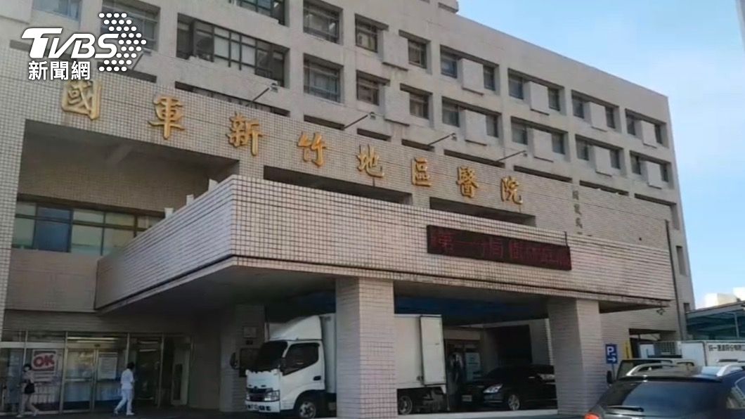 砍傷護理師嫌犯被送往新竹空軍醫院。(圖/TVBS)