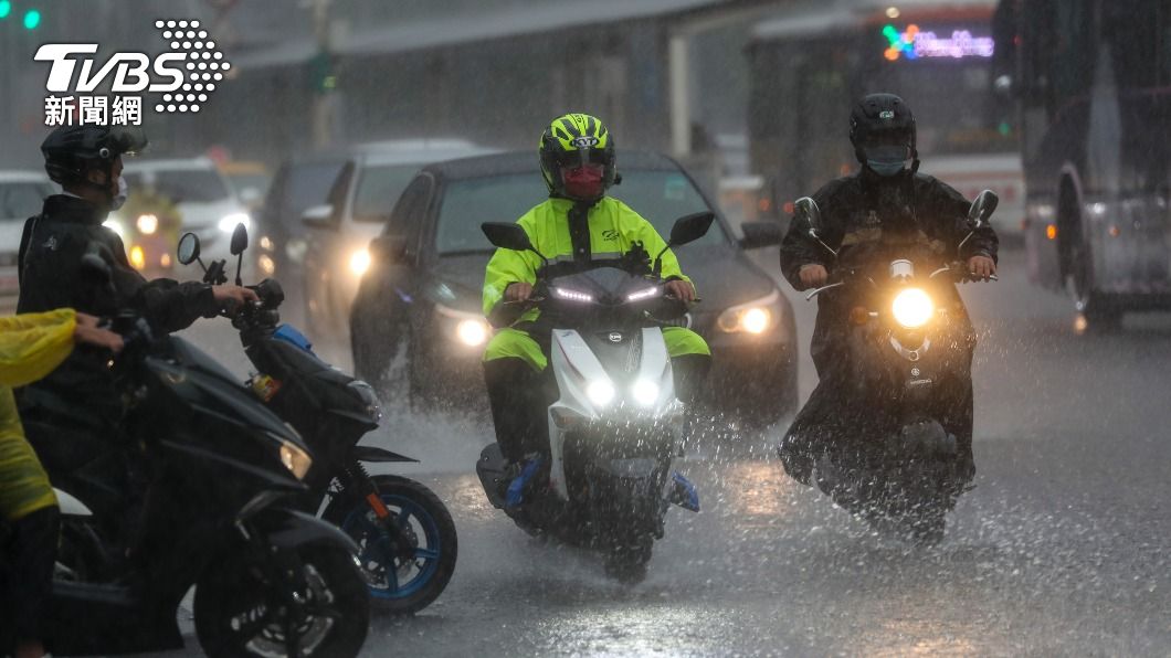 梅雨鋒面加颱風外圍環流　15縣市大雨及豪雨特報