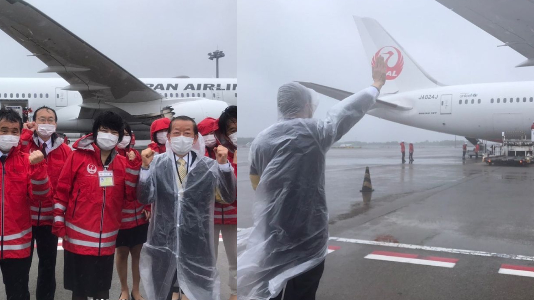 日本日前捐贈124萬劑疫苗登機畫面曝光。（圖／翻攝自蔡英文IG） 