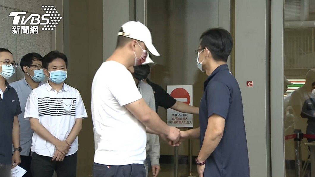 當時警方找來徐權等人握手言和,還曾說對方沒有幫派背景。(圖/TVBS資料畫面)