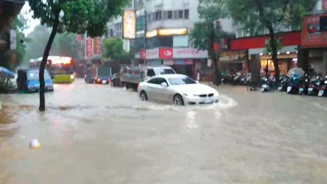 淹水災情頻傳!「豪雨狂灌北市」開設一級災害中心