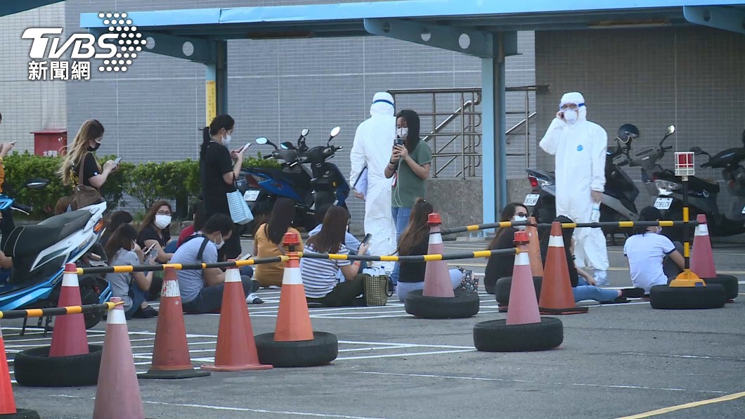 移工群聚感染+1 增476例本土確診、35校正回歸