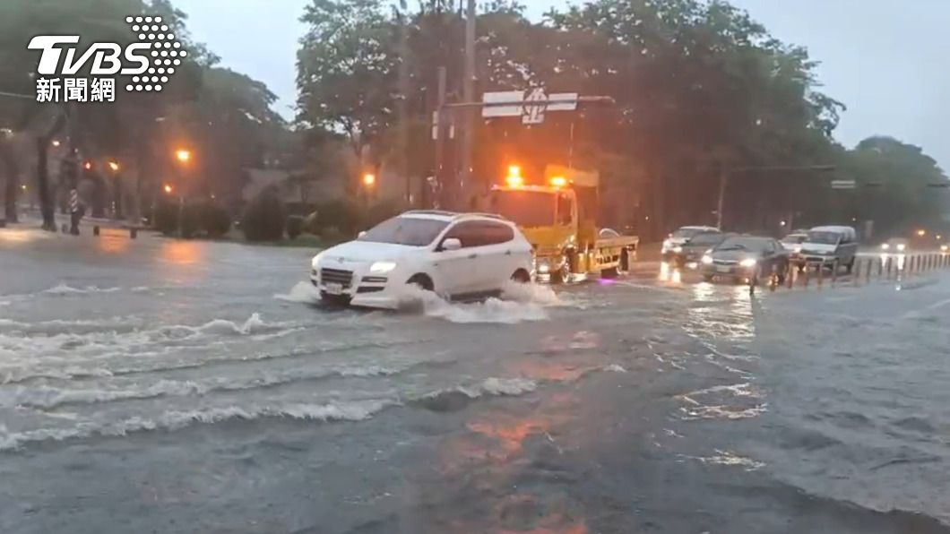 國家警報響　高市清晨雷擊豪雨釀多處積水災情