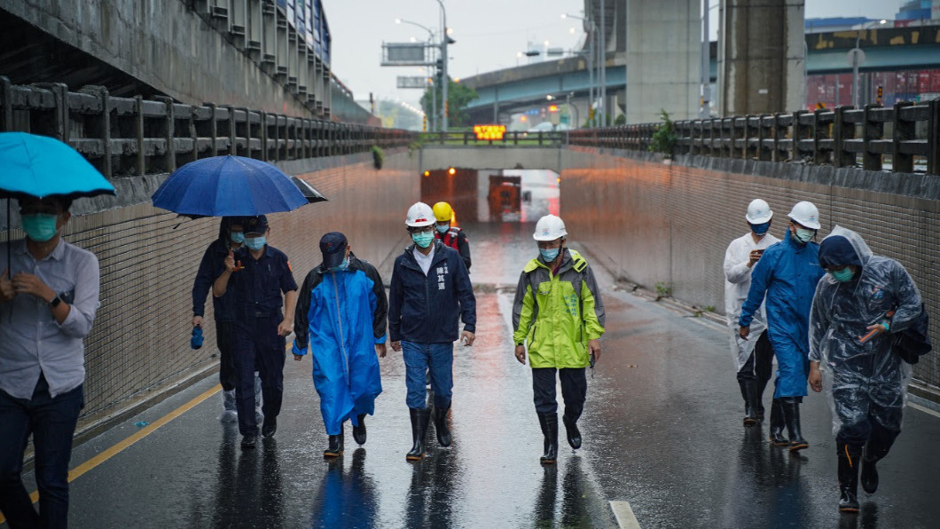 陳其邁視察中山地下道。(圖/高雄市政府提供)