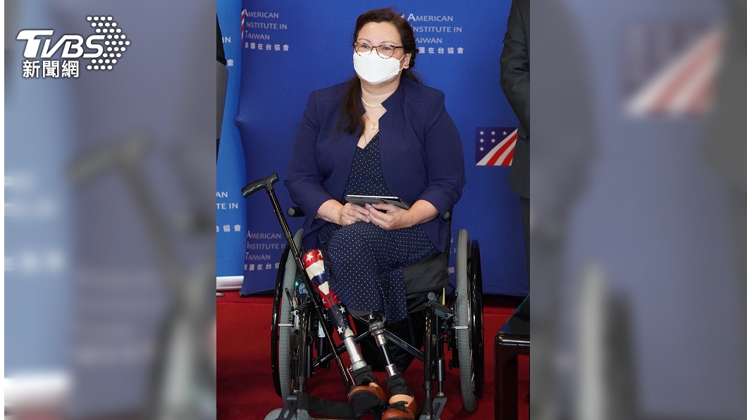美參議員達克沃絲「戰中失去雙腿」　過人事蹟曝　　