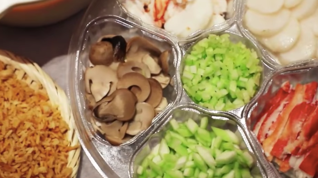 西施泡飯可以外帶回家自己做。(圖/翻攝自Regent Taipei 晶華酒店臉書)