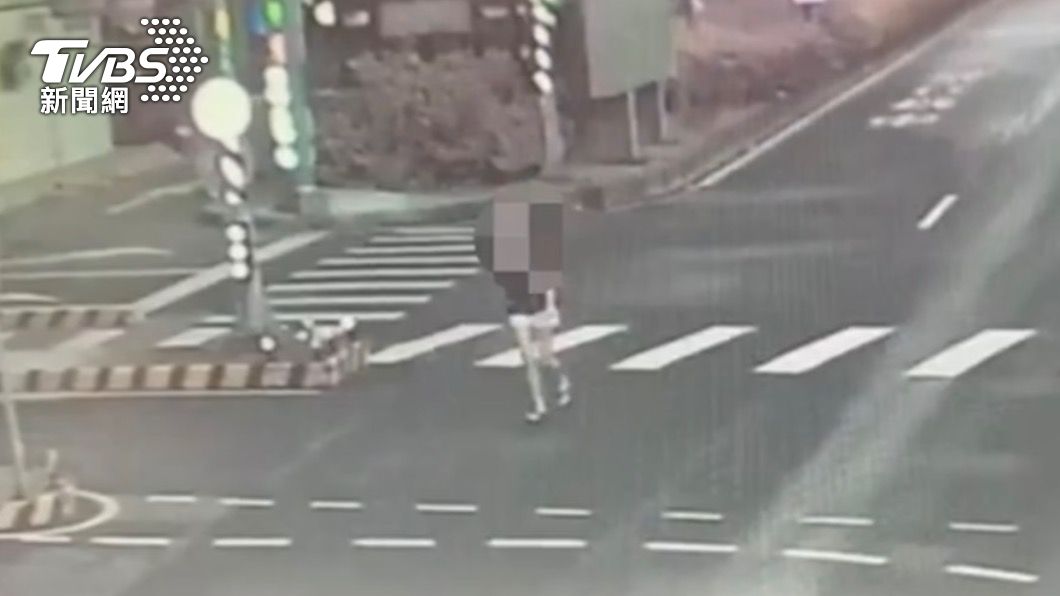 撞車後徐女才趕到現場。(圖/TVBS)