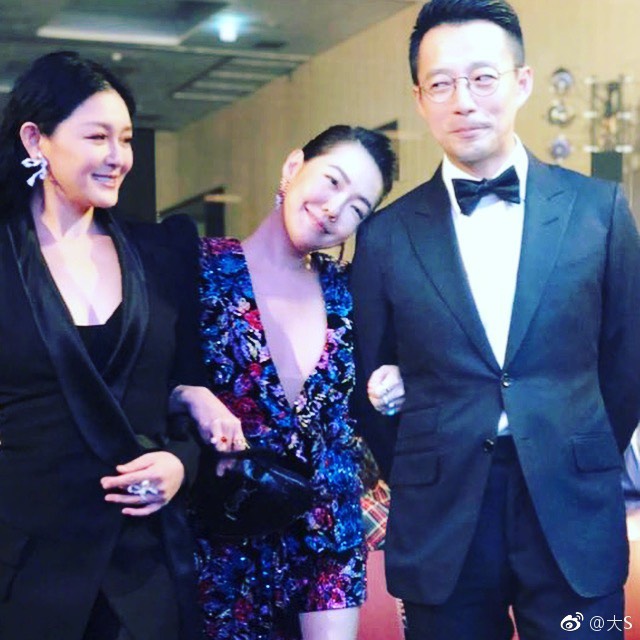 大S被發現微博取消關注汪小菲,但小S仍維持關注。(圖/翻攝自大S微博)