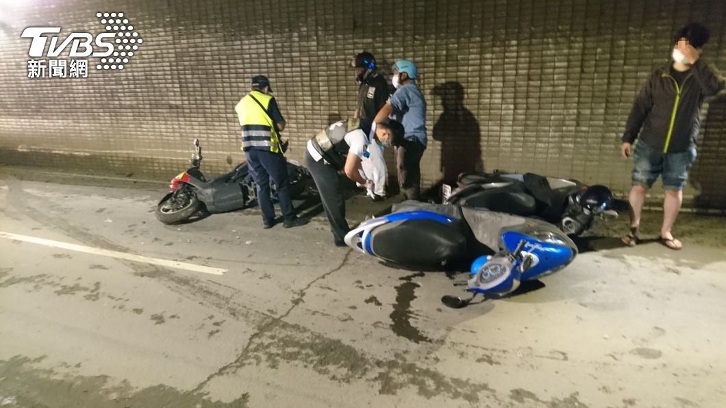 疑地下道積水打滑　高市16機車連環撞釀6傷