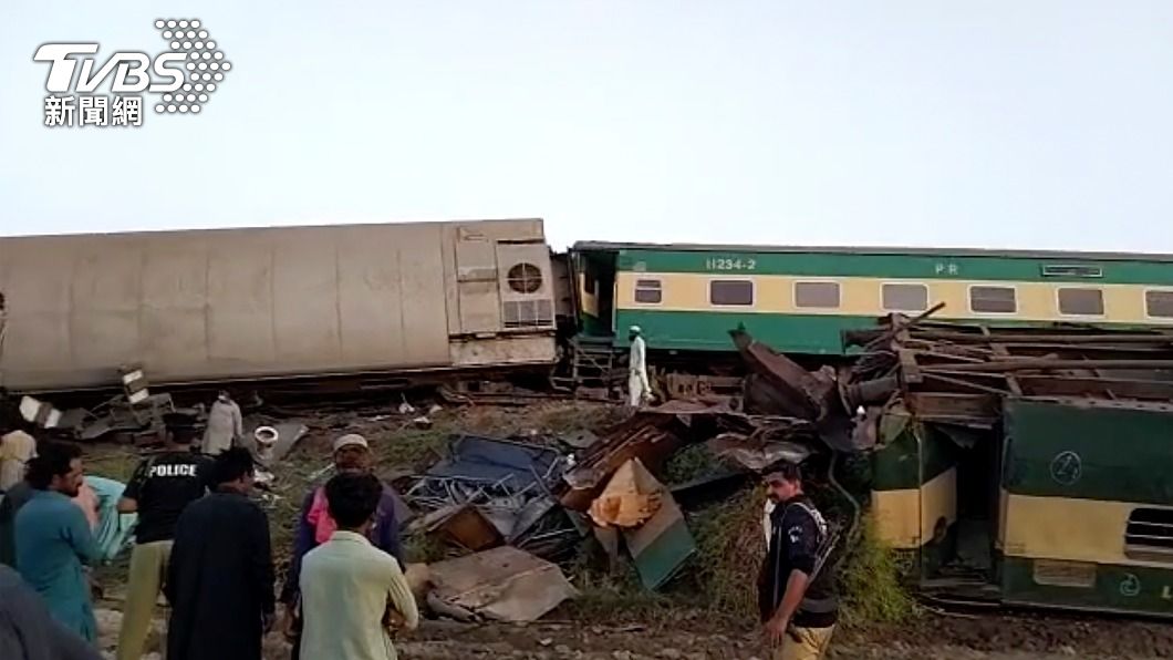 巴基斯坦南部2火車相撞翻覆 至少30死