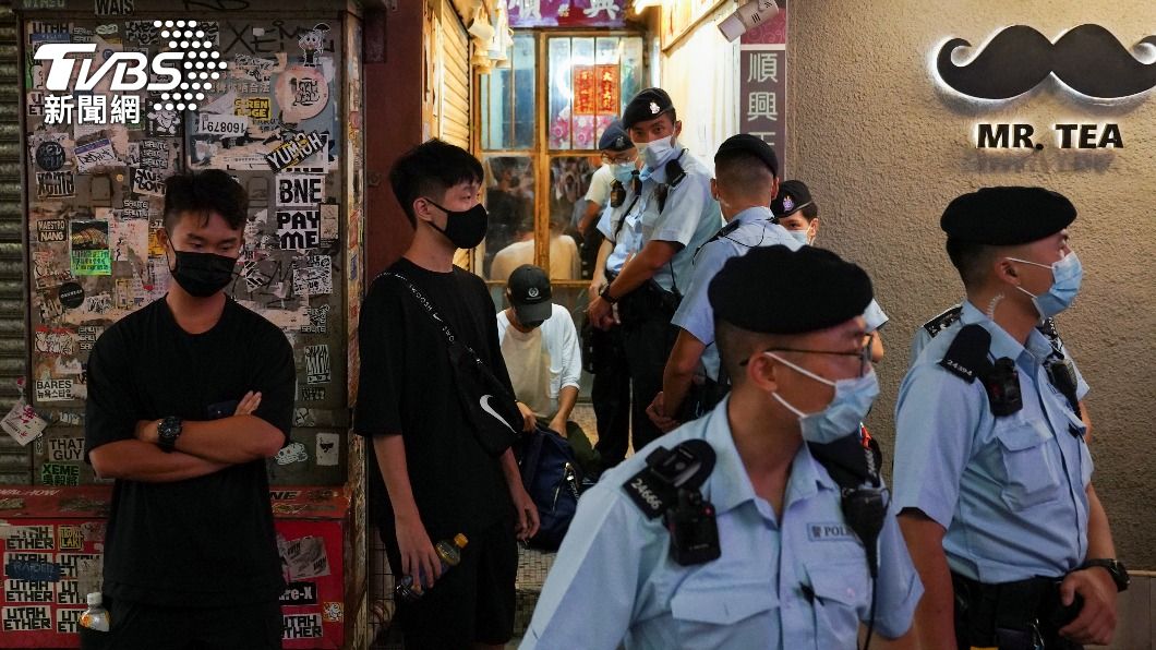 社會上的緊張氣氛，也會影響學童身心健康。（圖／達志影像路透社）