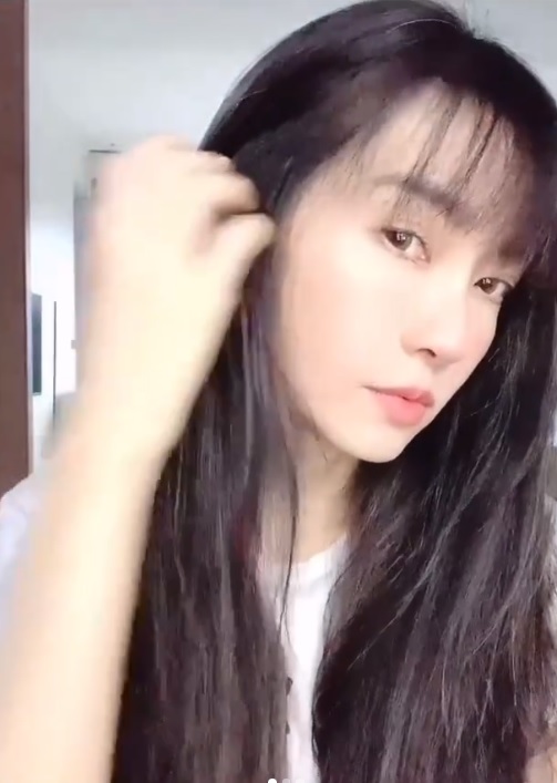 謝金燕曬出剪瀏海成果。(圖/翻攝自謝金燕IG)