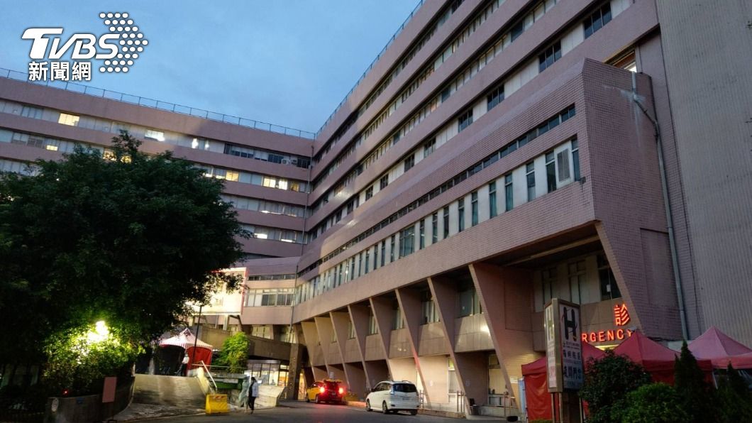 接種2劑AZ仍確診　北市聯醫護理師負責新冠病房染疫