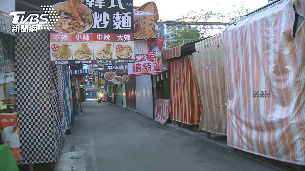 不少夜市自主停業。(圖/TVBS)