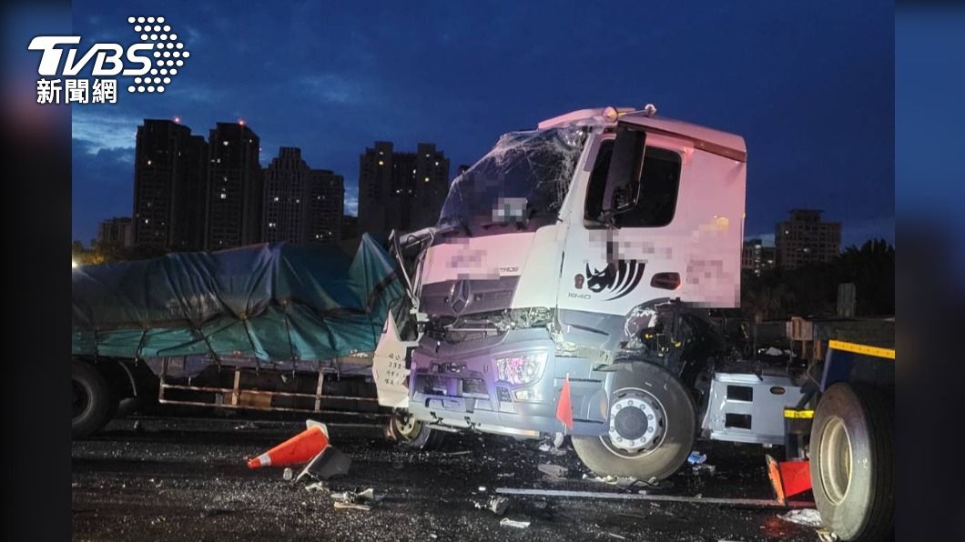 國1南下新竹段4車連環追撞 1死4人受傷
